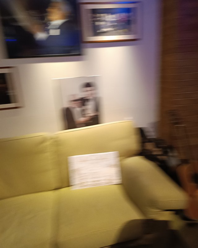 Dettaglio cuffie e monitoraggio musicisti in sala ripresa