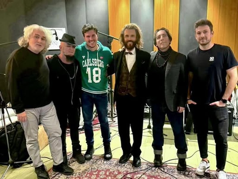 Francesco Nuti registra un brano al Bach Studio a Milano