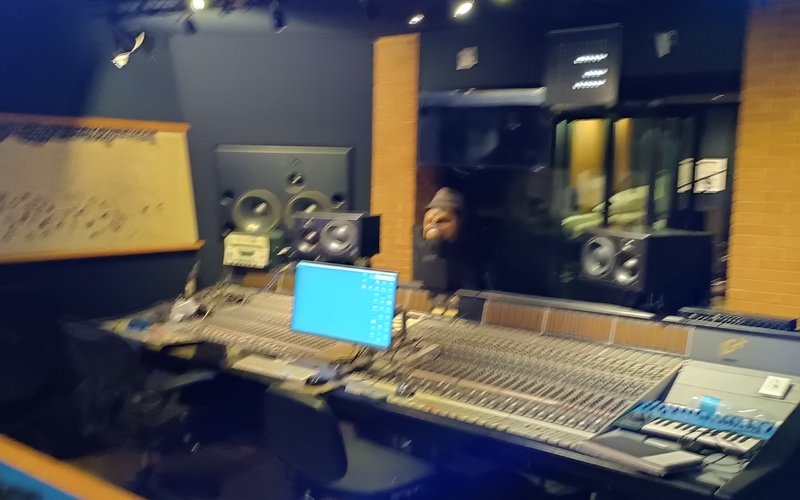 Dettaglio dello studio di registrazione professionale a Milano